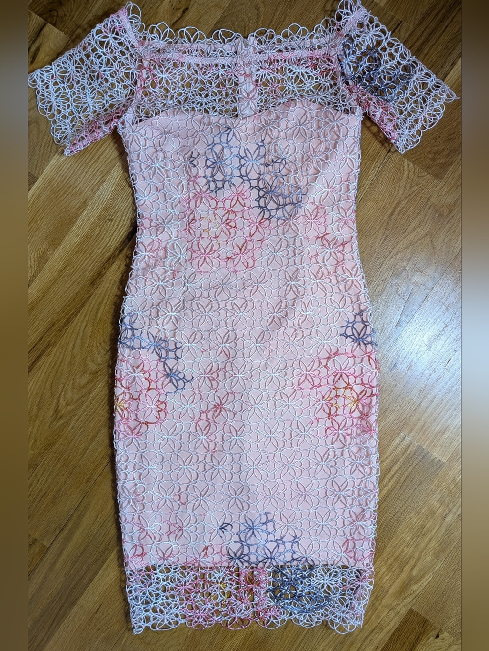 Petite Paper Dolls Pink Floral Lace Midi Dress